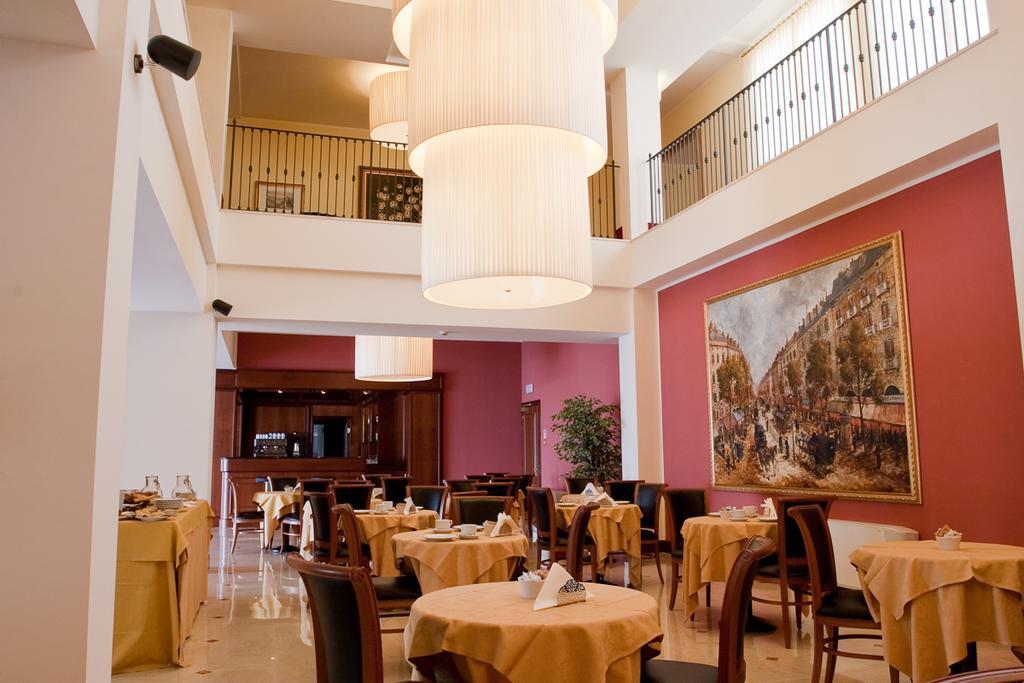 Hotel Maxim Анцола-делл'Емілія Екстер'єр фото