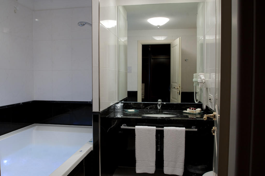 Hotel Maxim Анцола-делл'Емілія Номер фото