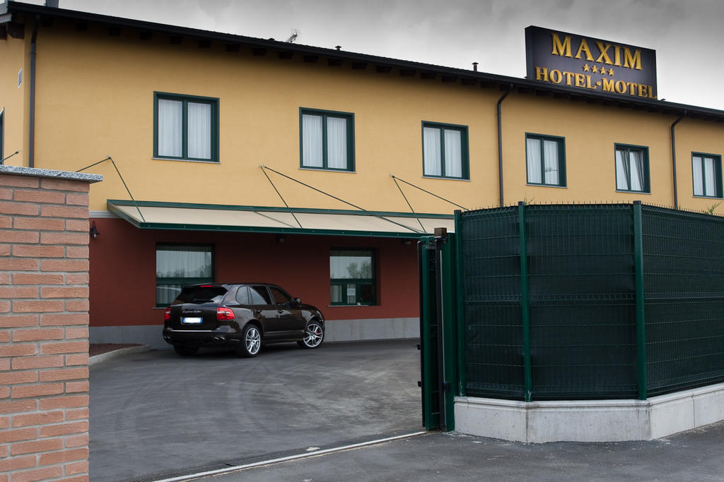 Hotel Maxim Анцола-делл'Емілія Екстер'єр фото