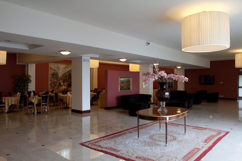 Hotel Maxim Анцола-делл'Емілія Екстер'єр фото